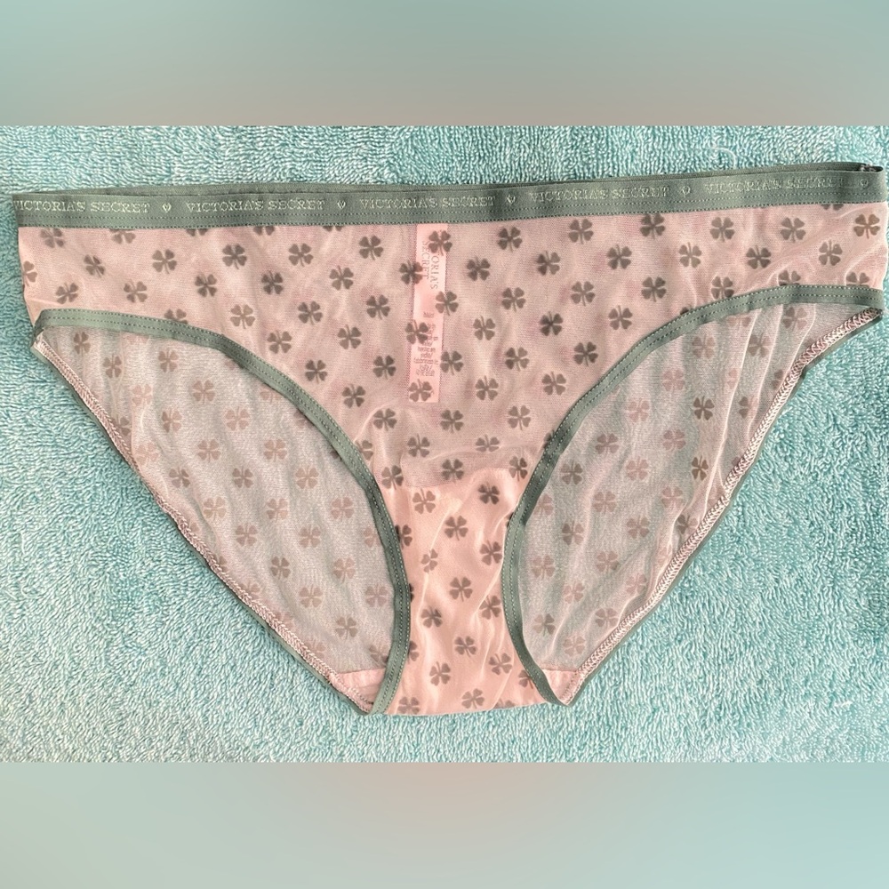 Victoria’s Secret mesh clover bikinis, size M. NWOT.
